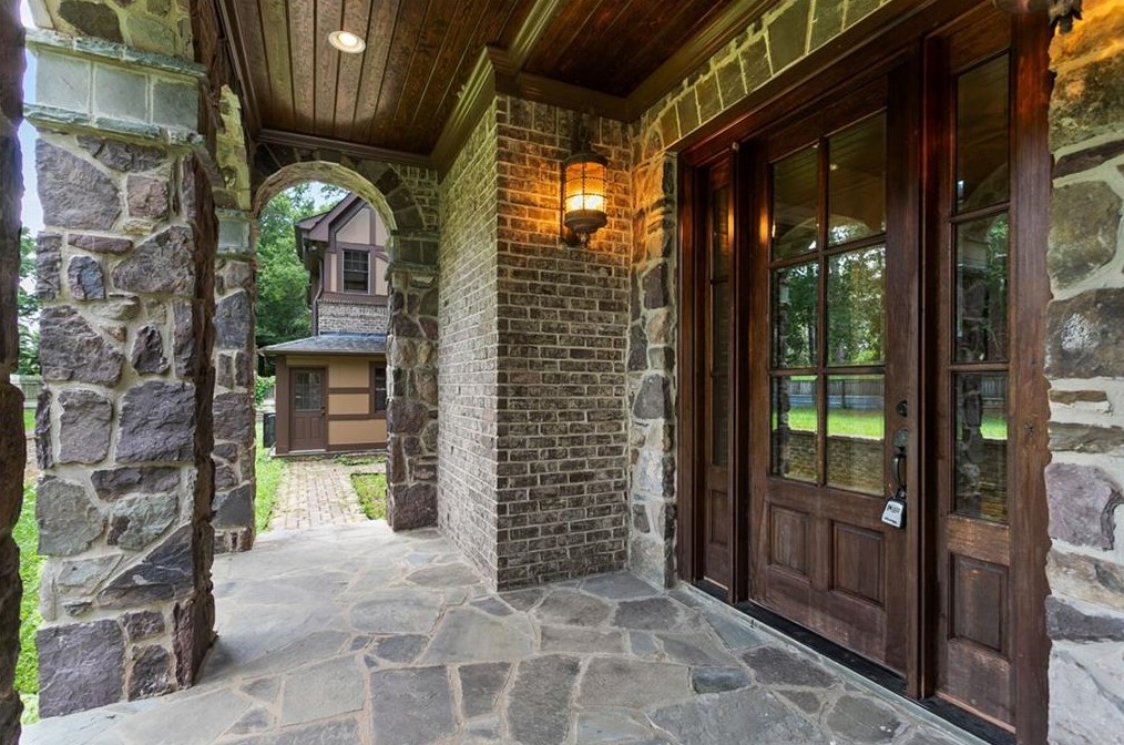 1121 Wimberly Rd, Atlanta GA  30319-2636 exterior