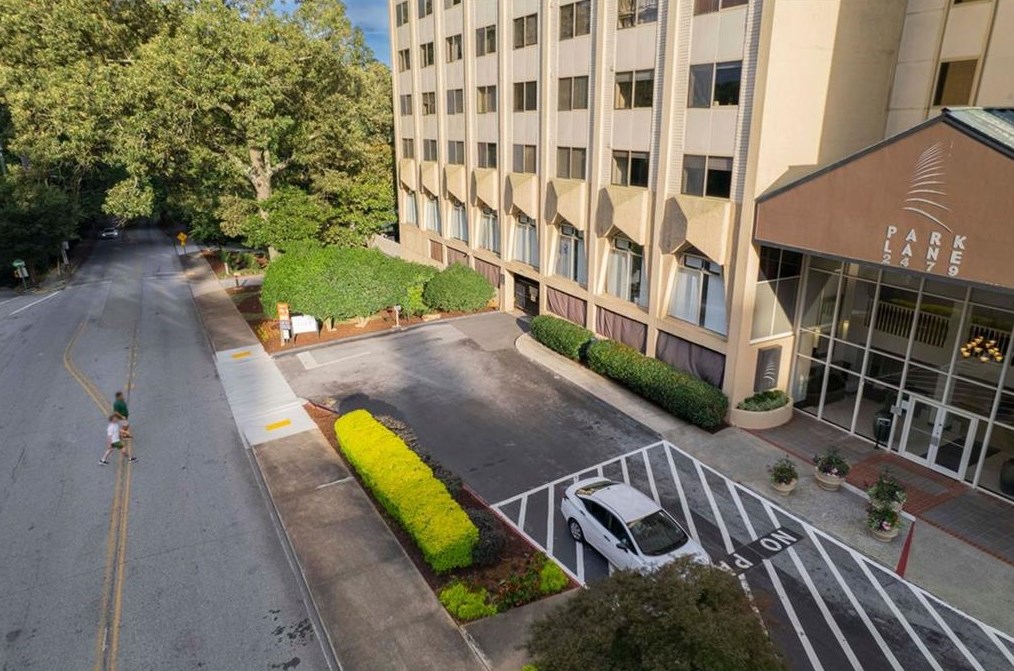 2479 Peachtree Rd, Atlanta GA  30305-4138 exterior
