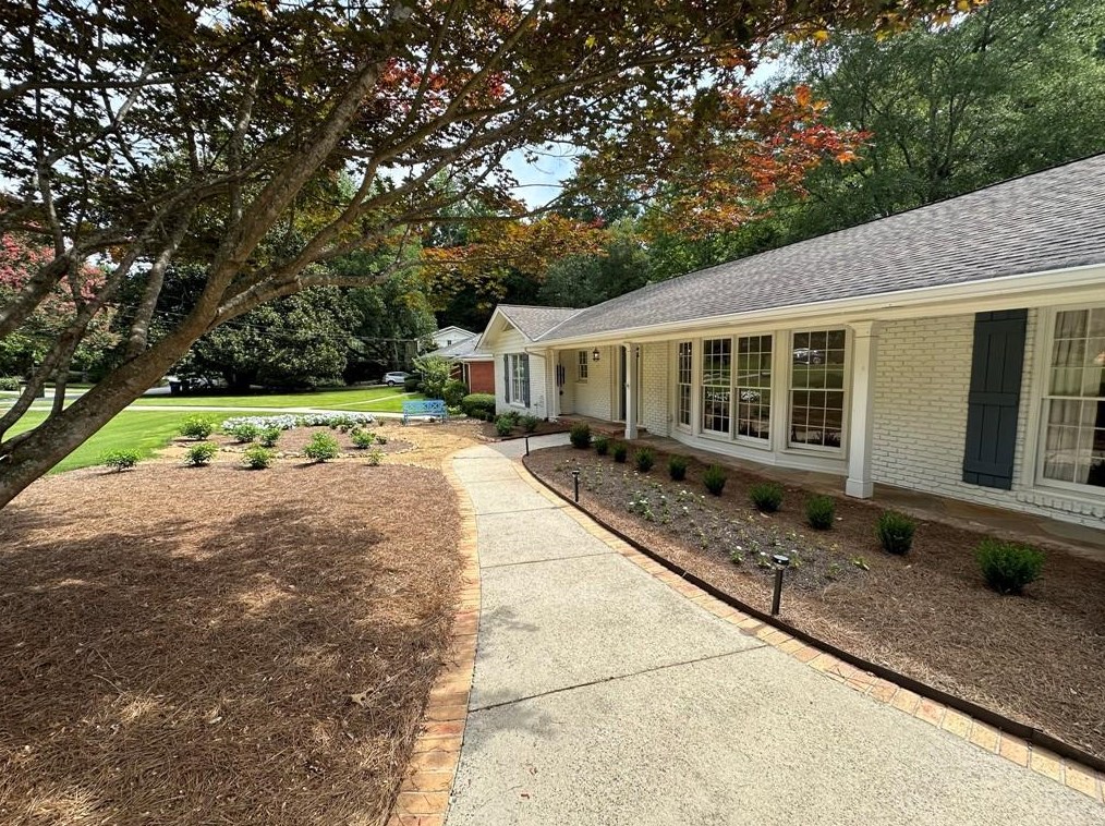 4555 Runnemede Rd, Atlanta GA  30327-3407 exterior