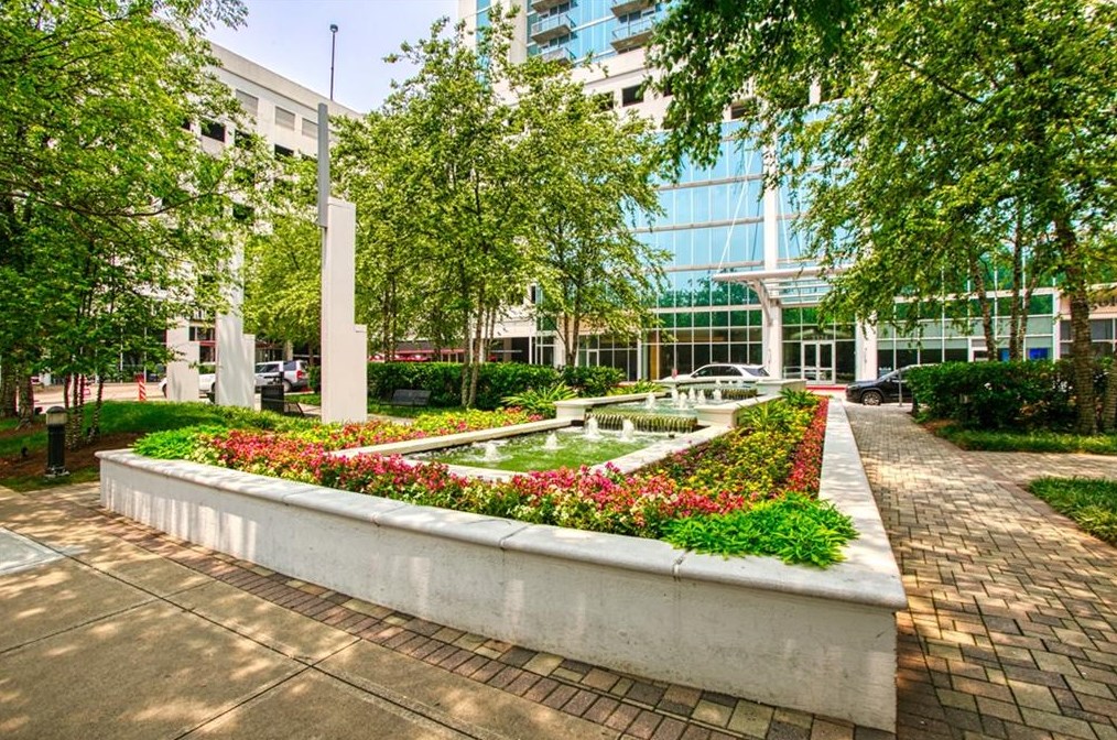 3324 Peachtree Rd, Atlanta GA  30326-1001 exterior