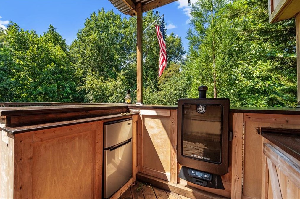 7801 Copper Kettle Way, Flowery Branch GA  30542-7572 exterior