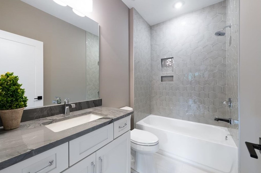 1493 Thornhill Ct, Atlanta GA 30338-4226 exterior