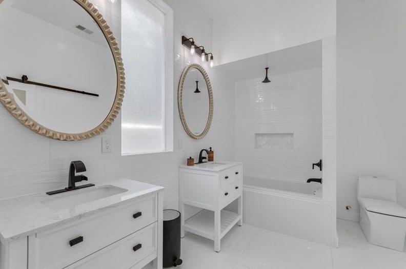 3213 Pinehill Dr, Decatur GA  30032-2803 exterior