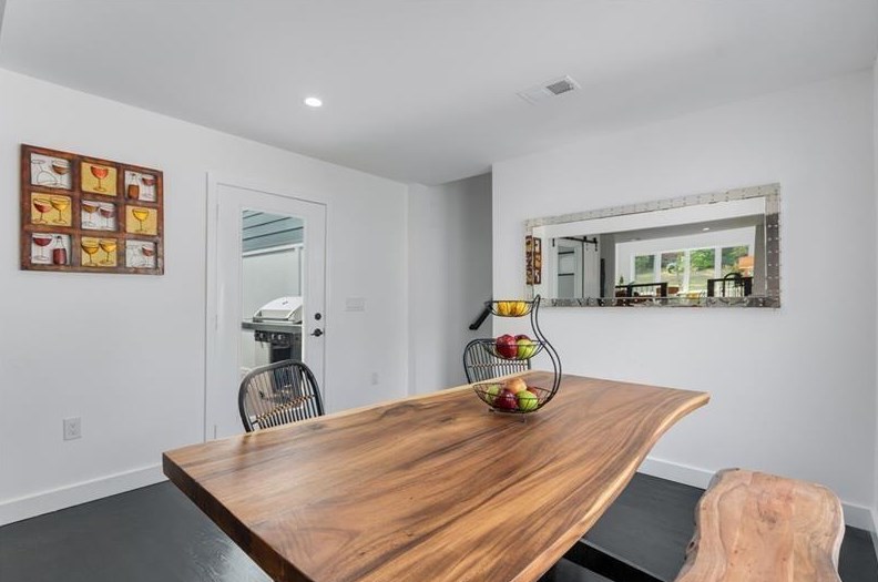 3213 Pinehill Dr, Decatur GA  30032-2803 exterior