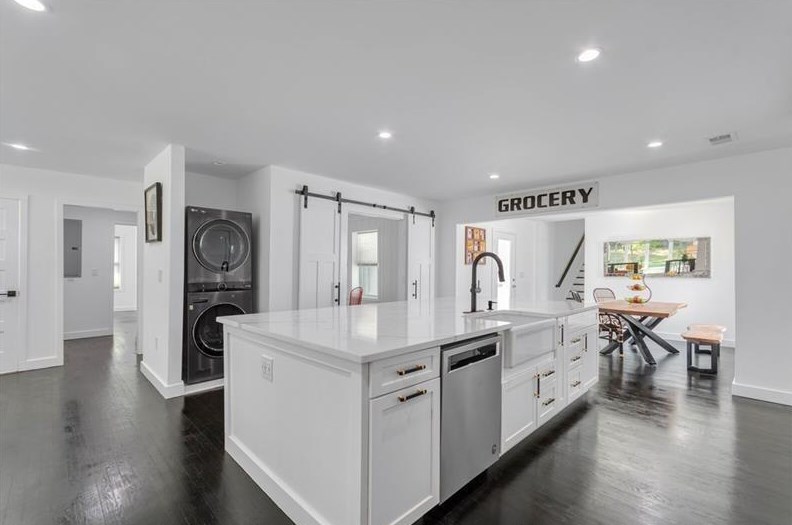 3213 Pinehill Dr, Decatur GA  30032-2803 exterior