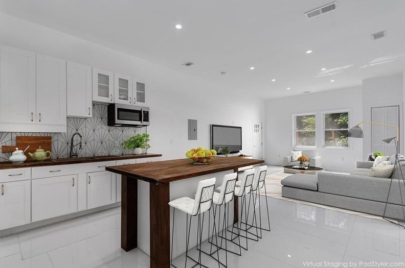 3213 Pinehill Dr, Decatur GA  30032-2803 exterior