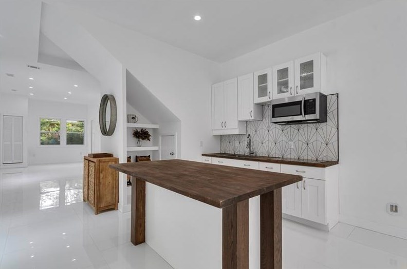 3213 Pinehill Dr, Decatur GA  30032-2803 exterior