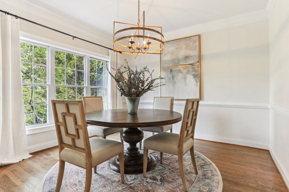 2552 Oglethorpe Cir, Atlanta GA  30319-6602 exterior