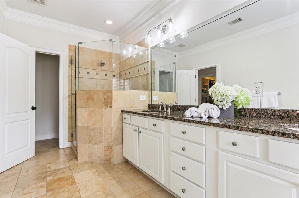 2552 Oglethorpe Cir, Atlanta GA  30319-6602 exterior