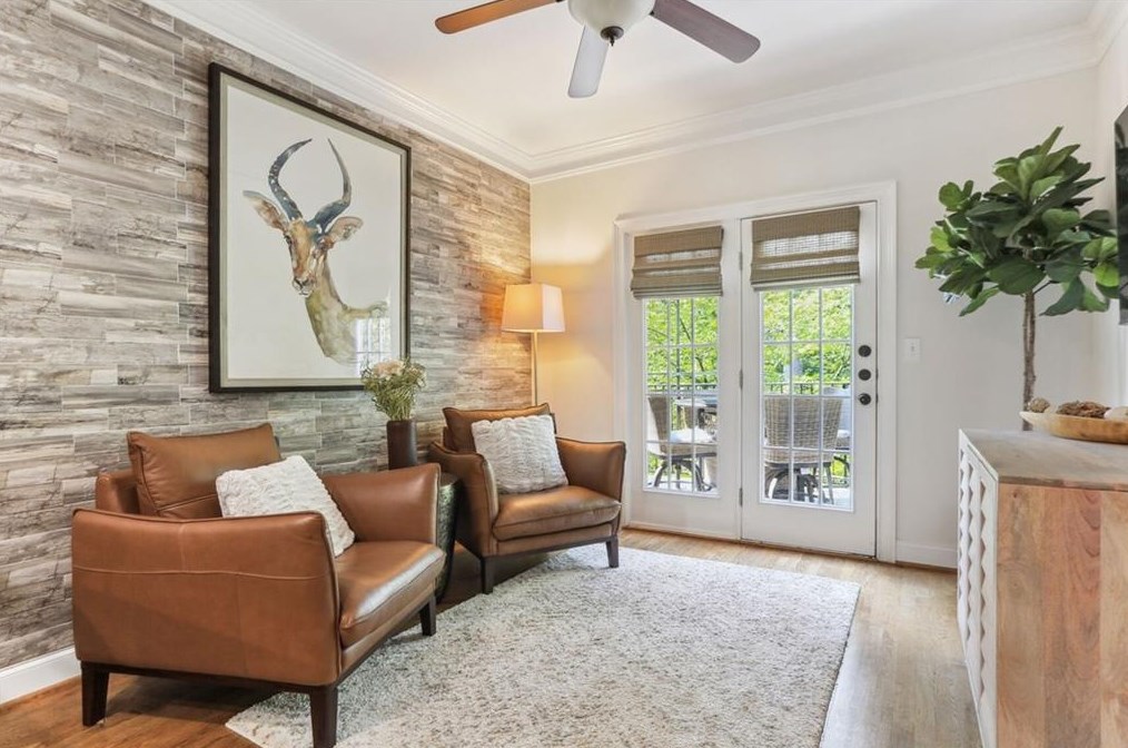 2552 Oglethorpe Cir, Atlanta GA  30319-6602 exterior