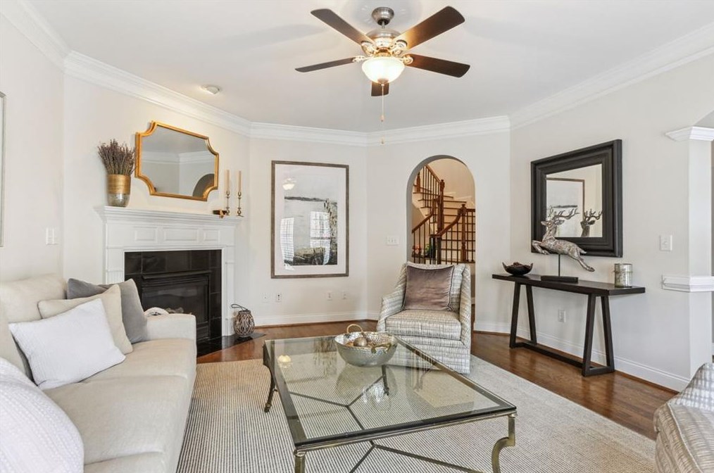 2552 Oglethorpe Cir, Atlanta GA  30319-6602 exterior
