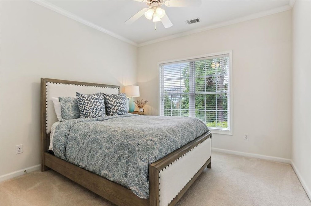 2552 Oglethorpe Cir, Atlanta GA  30319-6602 exterior