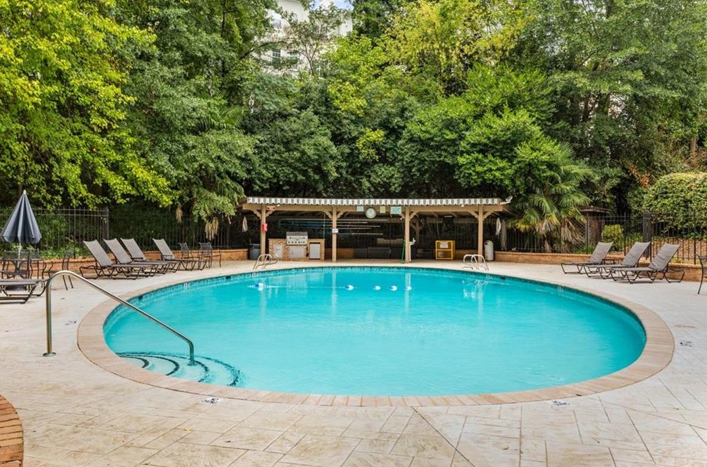3530 Piedmont Rd, Atlanta GA  30305-1508 exterior