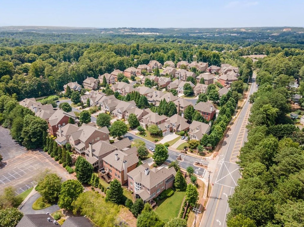 3090 Haynes Trl, Alpharetta GA  30022-1141 exterior