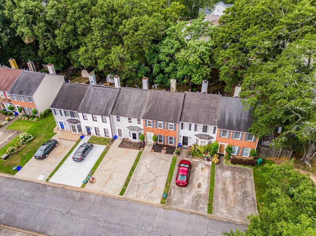 1004 Windy Oaks Ct, Smyrna GA 30080-2243 exterior