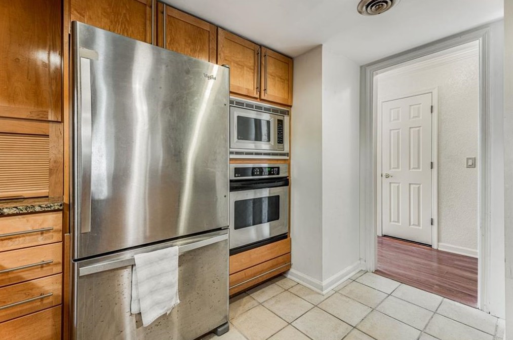 1004 Windy Oaks Ct, Smyrna GA 30080-2243 exterior