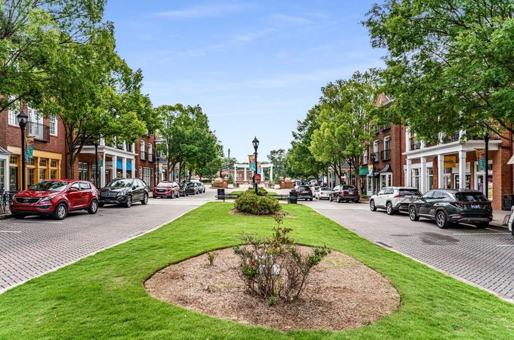 1004 Windy Oaks Ct, Smyrna GA 30080-2243 exterior