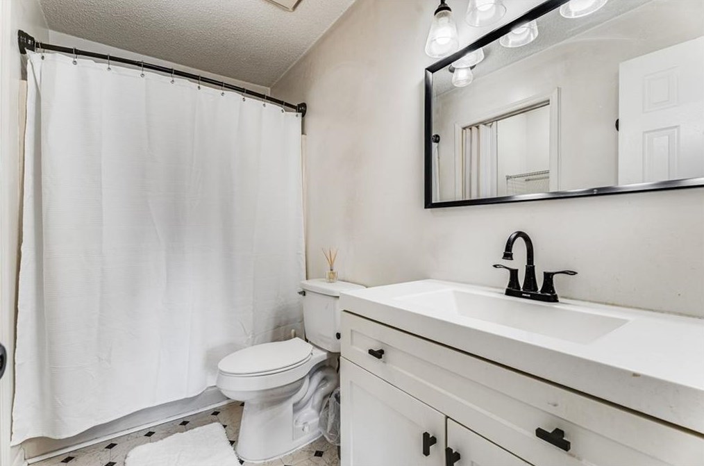 1004 Windy Oaks Ct, Smyrna GA 30080-2243 exterior