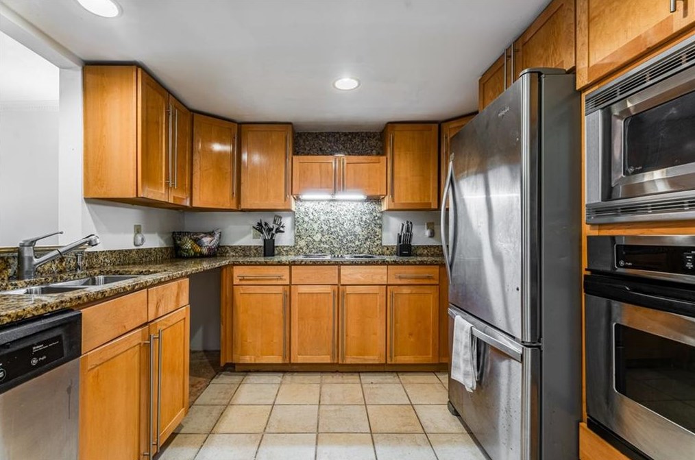 1004 Windy Oaks Ct, Smyrna GA 30080-2243 exterior