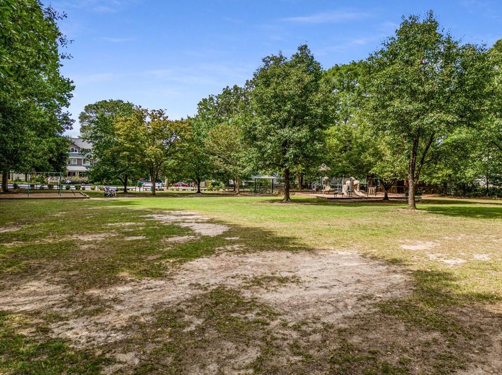 1004 Windy Oaks Ct, Smyrna GA 30080-2243 exterior