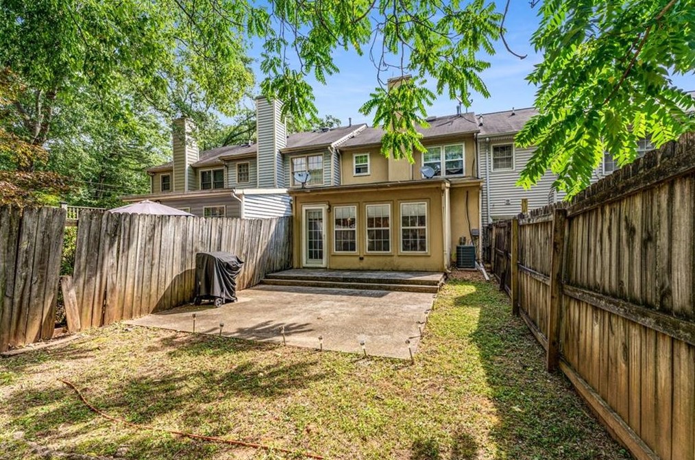 1004 Windy Oaks Ct, Smyrna GA 30080-2243 exterior