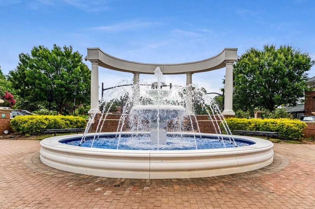 1004 Windy Oaks Ct, Smyrna GA 30080-2243 exterior