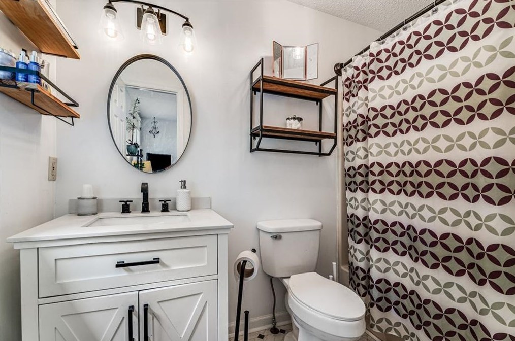 1004 Windy Oaks Ct, Smyrna GA 30080-2243 exterior