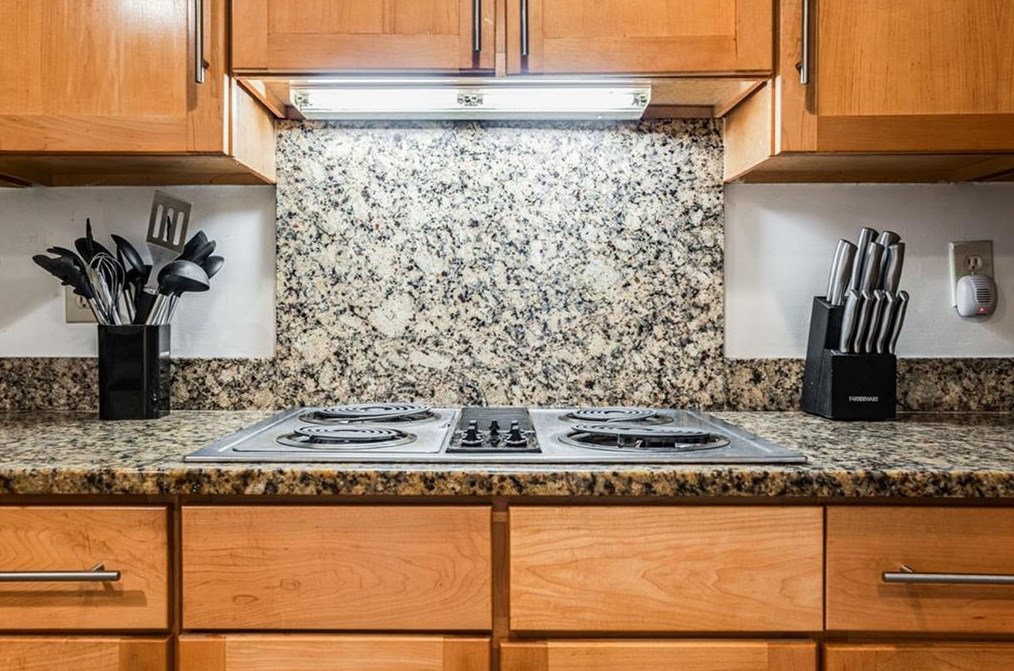 1004 Windy Oaks Ct, Smyrna GA 30080-2243 exterior