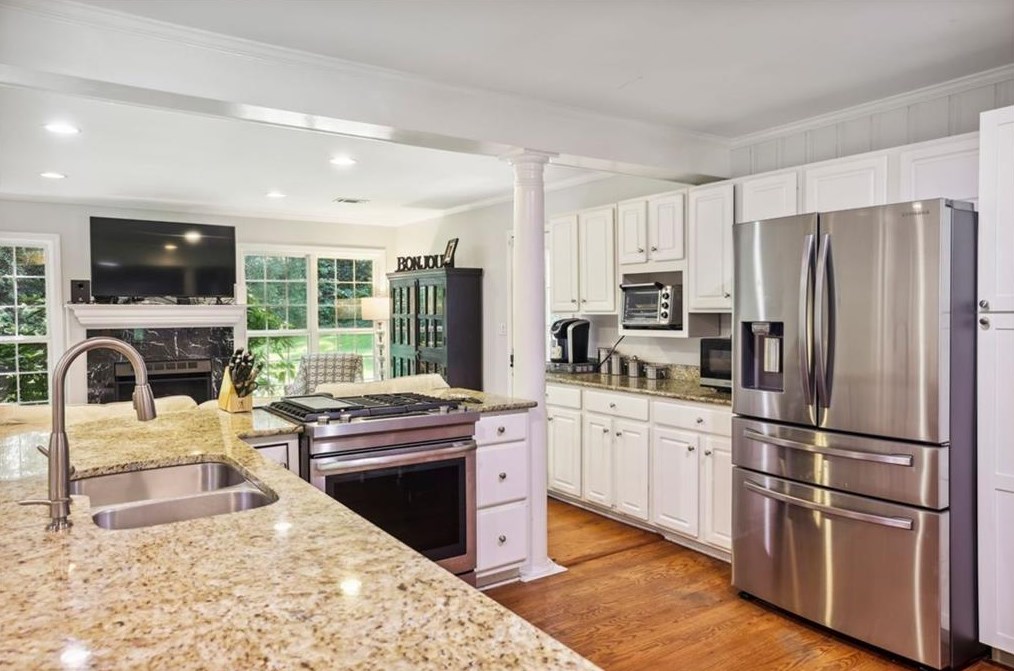 6595 Wright Cir, Atlanta GA  30328-3147 exterior
