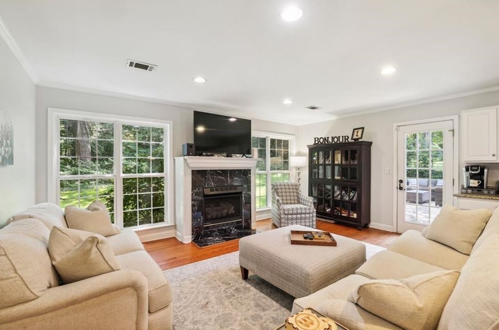6595 Wright Cir, Atlanta GA  30328-3147 exterior