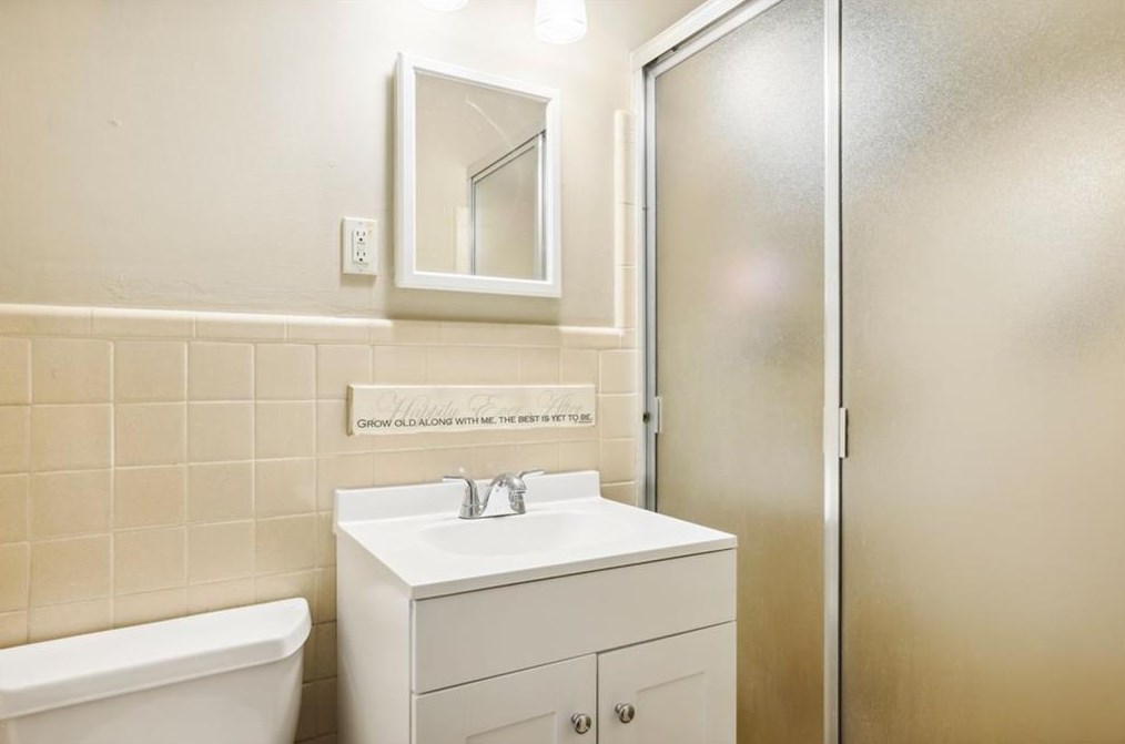 6595 Wright Cir, Atlanta GA  30328-3147 exterior