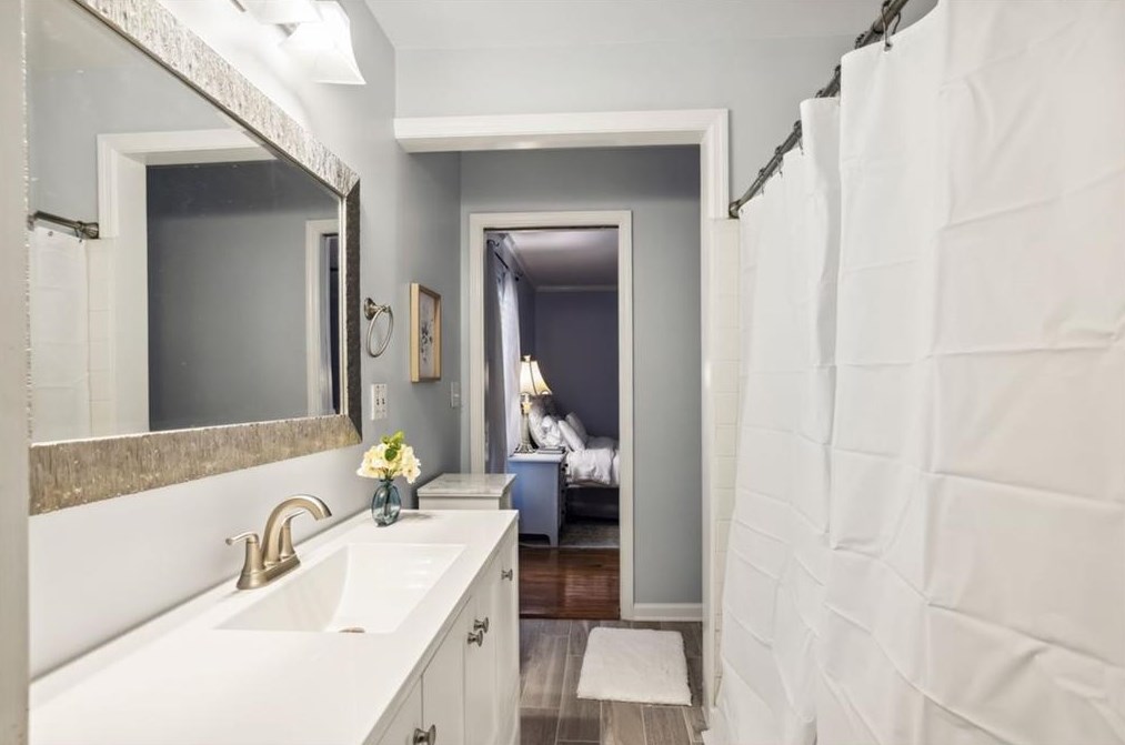 6595 Wright Cir, Atlanta GA  30328-3147 exterior