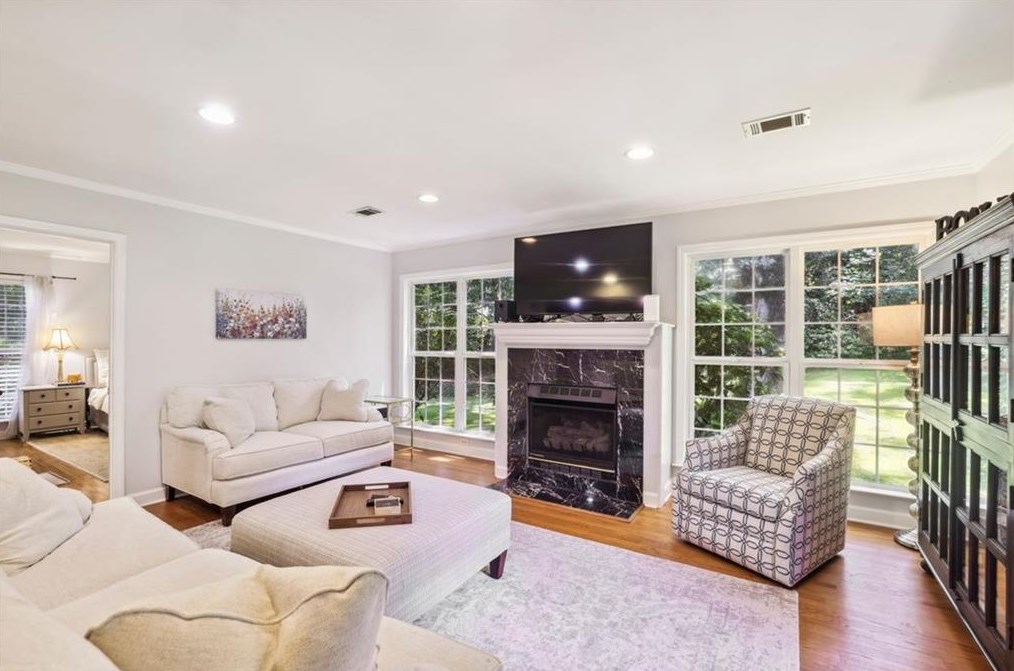 6595 Wright Cir, Atlanta GA  30328-3147 exterior