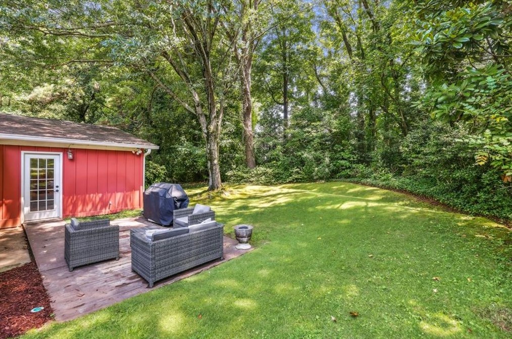 6595 Wright Cir, Atlanta GA  30328-3147 exterior