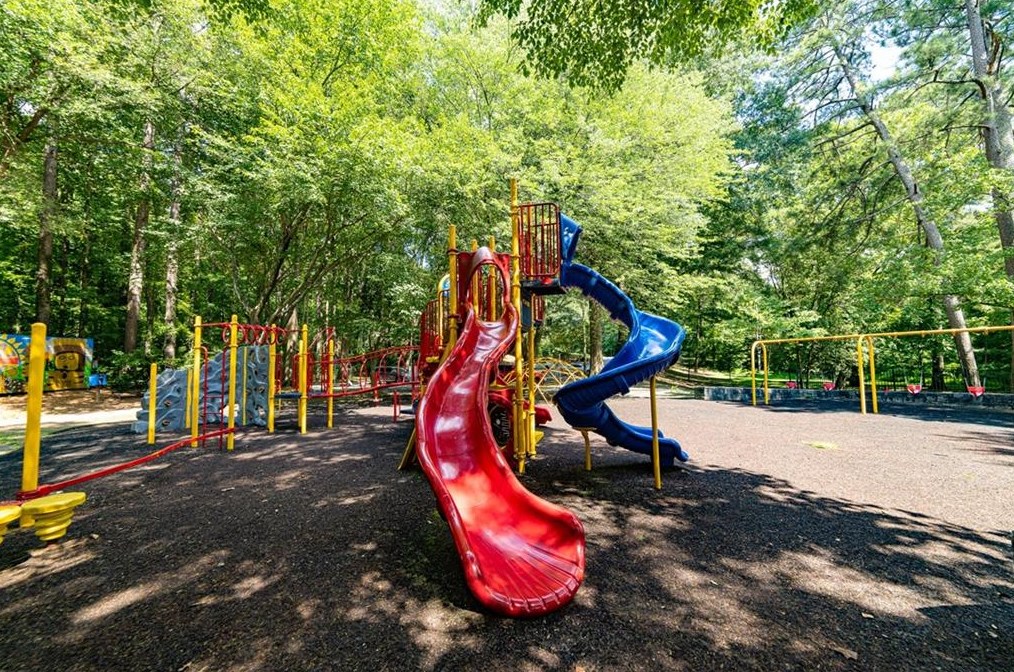 1599 Rivers Edge Trl, Atlanta GA 30324-5686 exterior