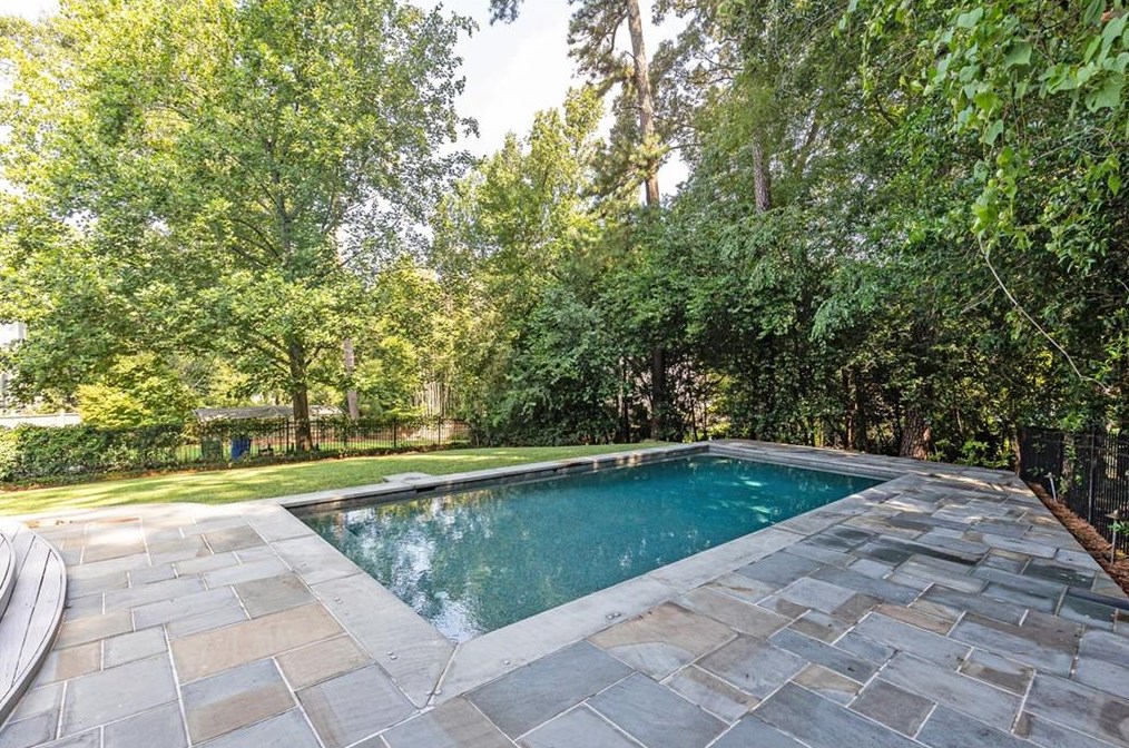 160 Peachtree Way, Atlanta GA 30338-3109 exterior