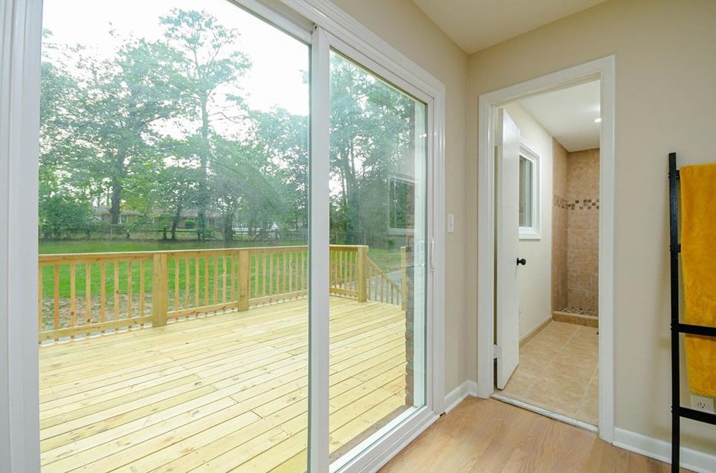 4205 Williamsburg Dr, Atlanta GA  30337-4527 exterior