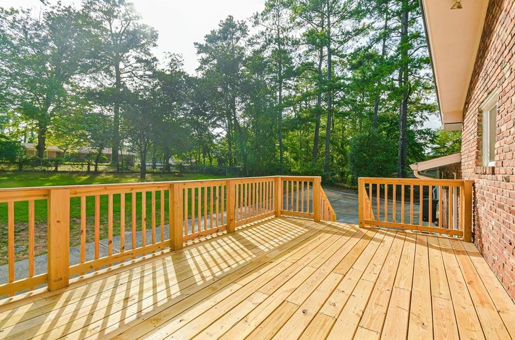 4205 Williamsburg Dr, Atlanta GA  30337-4527 exterior