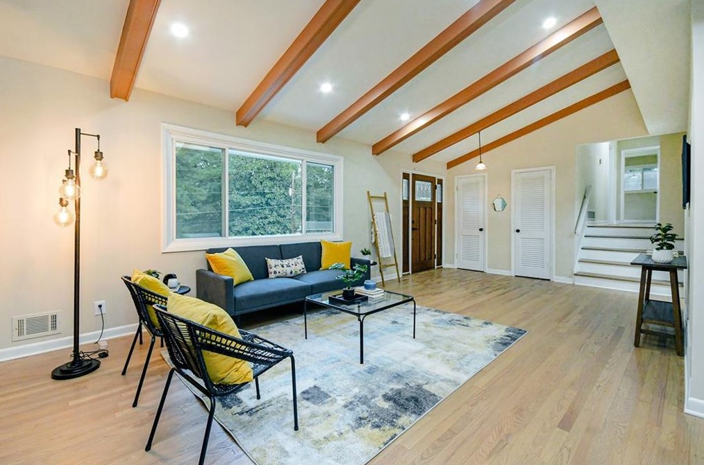 4205 Williamsburg Dr, Atlanta GA  30337-4527 exterior
