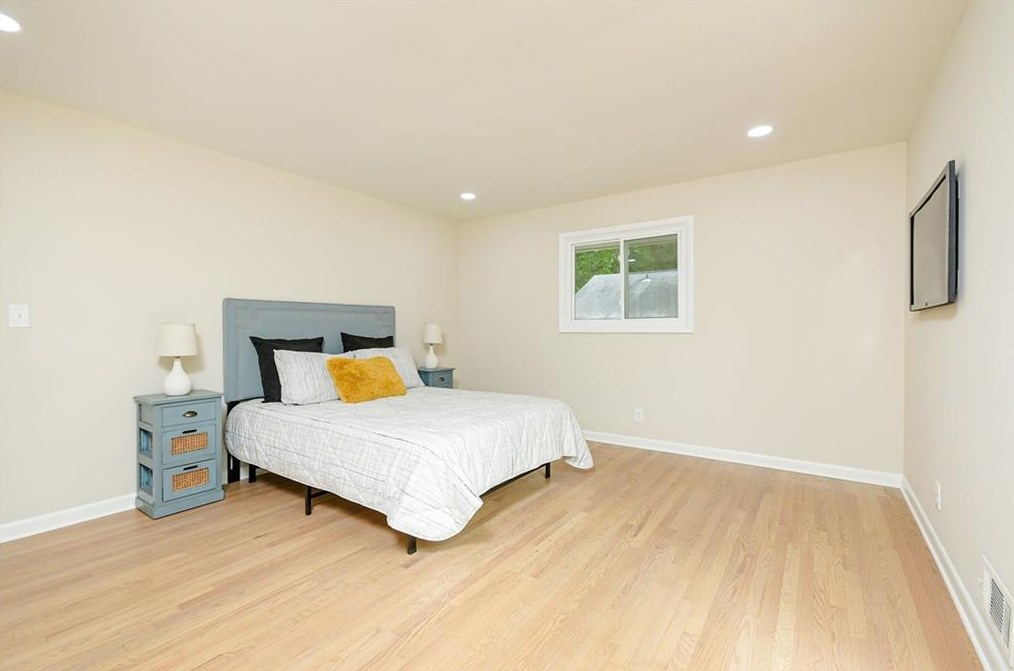 4205 Williamsburg Dr, Atlanta GA  30337-4527 exterior