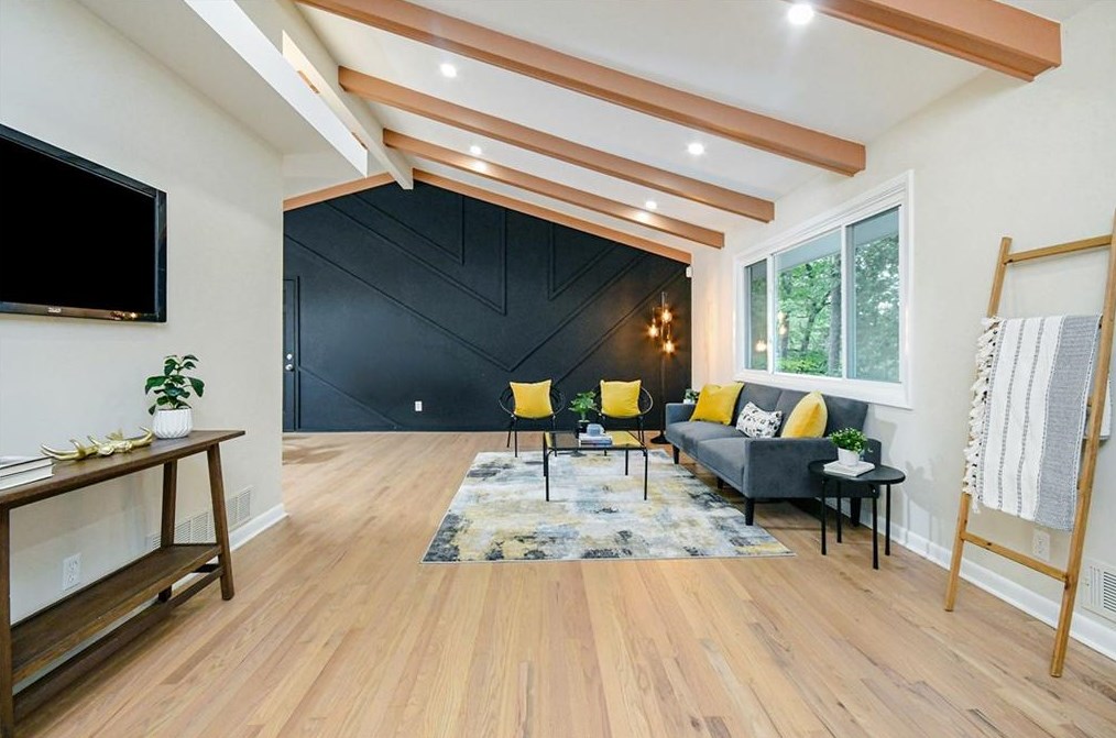 4205 Williamsburg Dr, Atlanta GA  30337-4527 exterior