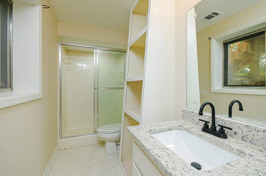 4205 Williamsburg Dr, Atlanta GA  30337-4527 exterior