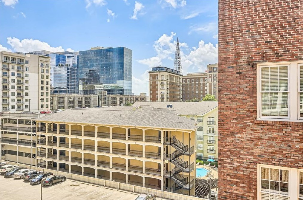 800 Peachtree St, Atlanta GA  30308-1258 exterior