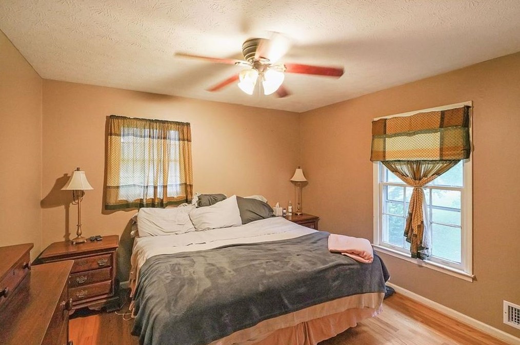 571 Norton Cir, Smyrna GA  30082-2123 exterior