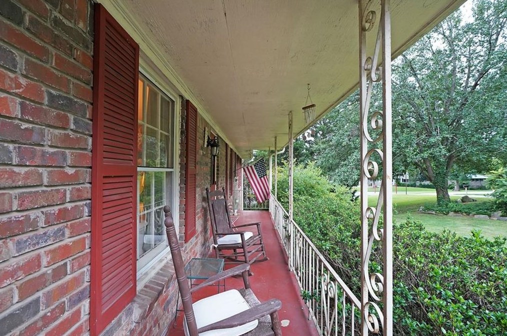 571 Norton Cir, Smyrna GA  30082-2123 exterior