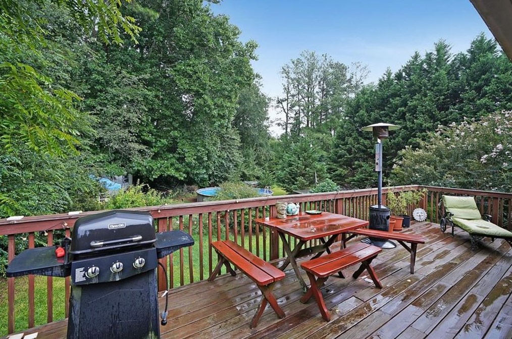 571 Norton Cir, Smyrna GA  30082-2123 exterior