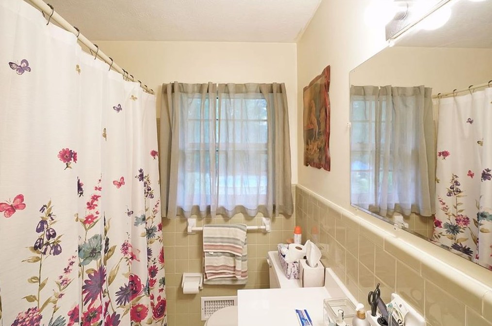 571 Norton Cir, Smyrna GA  30082-2123 exterior