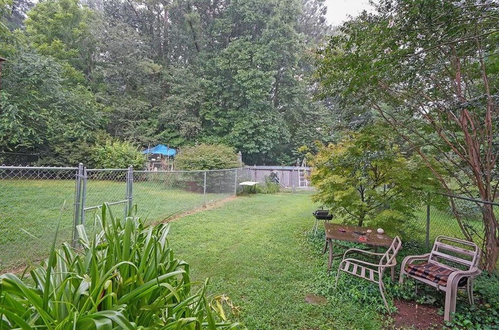 571 Norton Cir, Smyrna GA  30082-2123 exterior