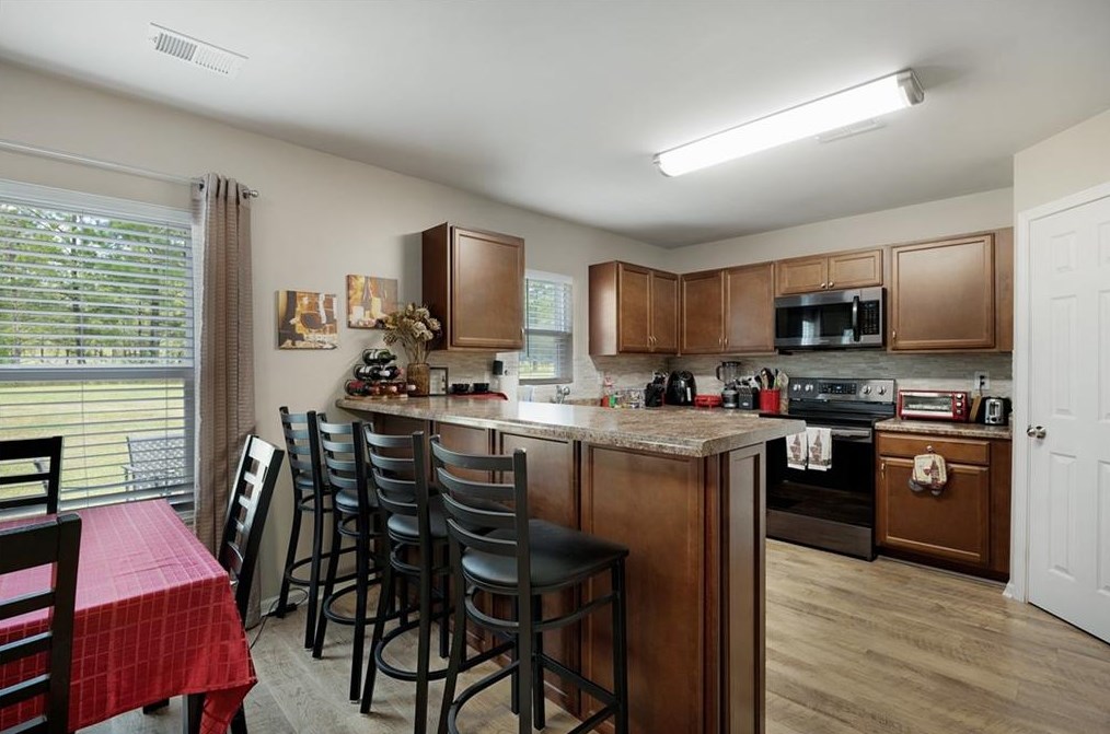 753 Riverside Dr, Calhoun GA 30701-5415 exterior