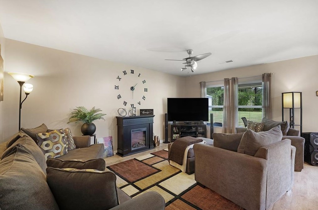 753 Riverside Dr, Calhoun GA 30701-5415 exterior